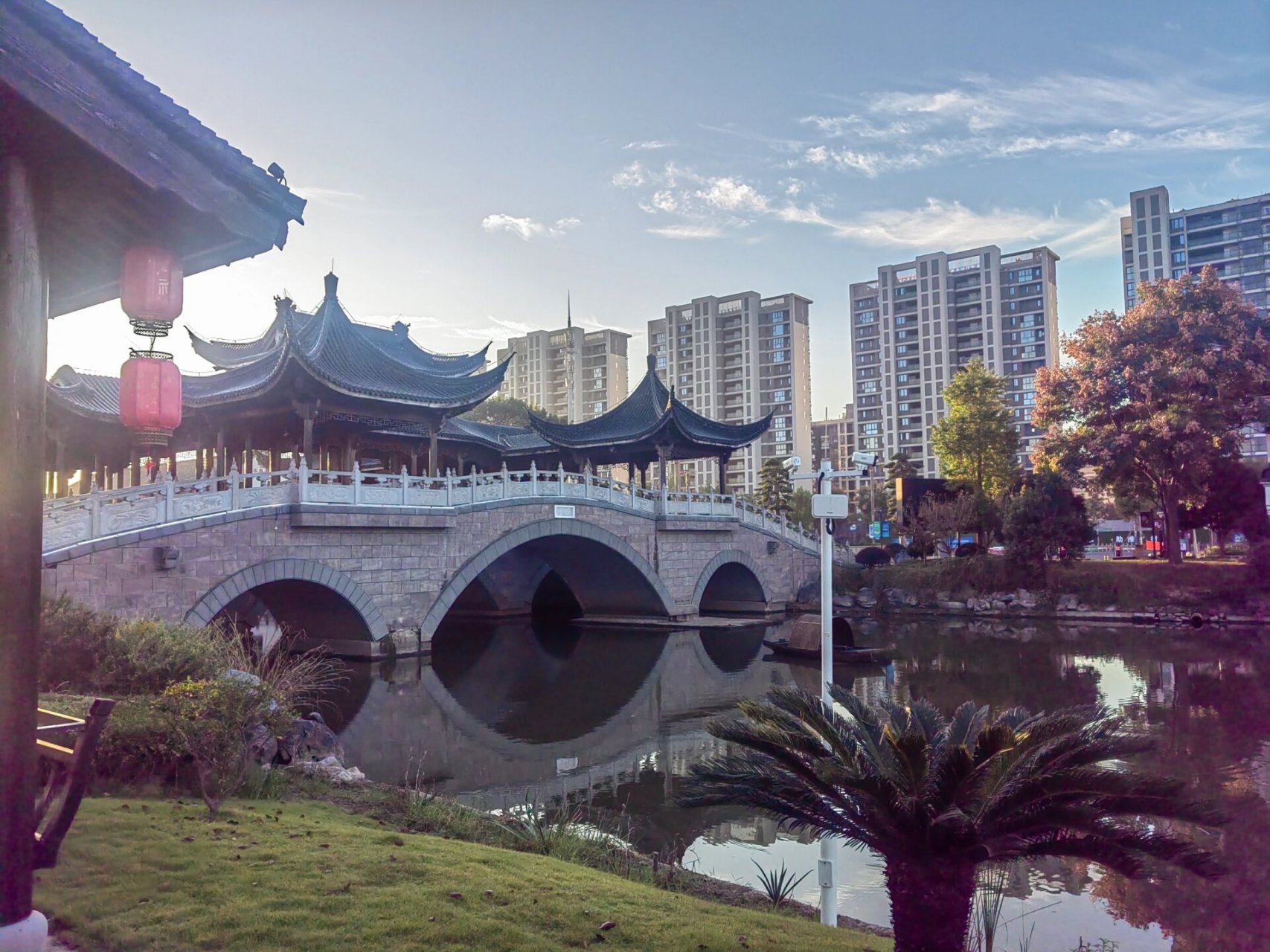 滕头村 滕头村嵌在奉化与溪口之间的滕头生态旅游区,紧倚江拔,甬 滕头