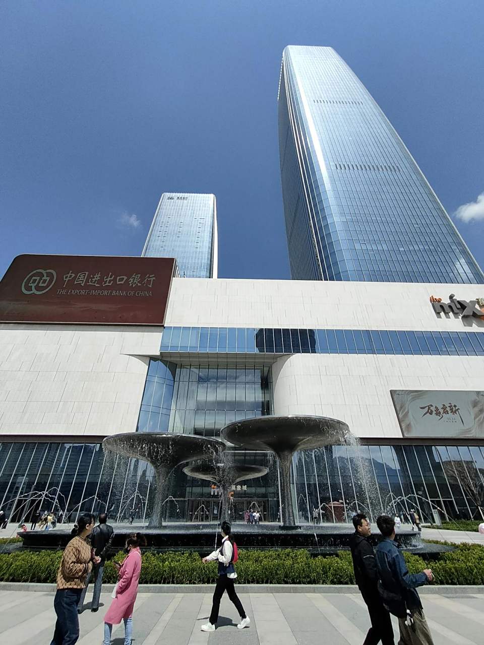 兰州万象城在千等万待中揭开了神秘面纱,感觉逼格比兰州其他商业中心