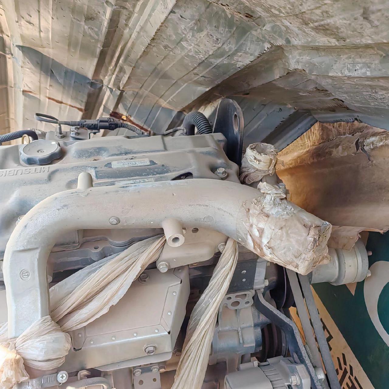 出售三一215,加腾820,三菱4m50发动机一台,9成新