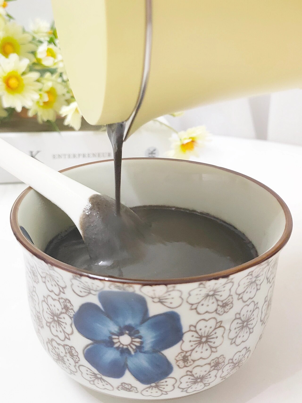 香浓丝滑 | 黑芝麻糊 养生养发的黑芝麻糊糊 打米糊的时候就闻到香味