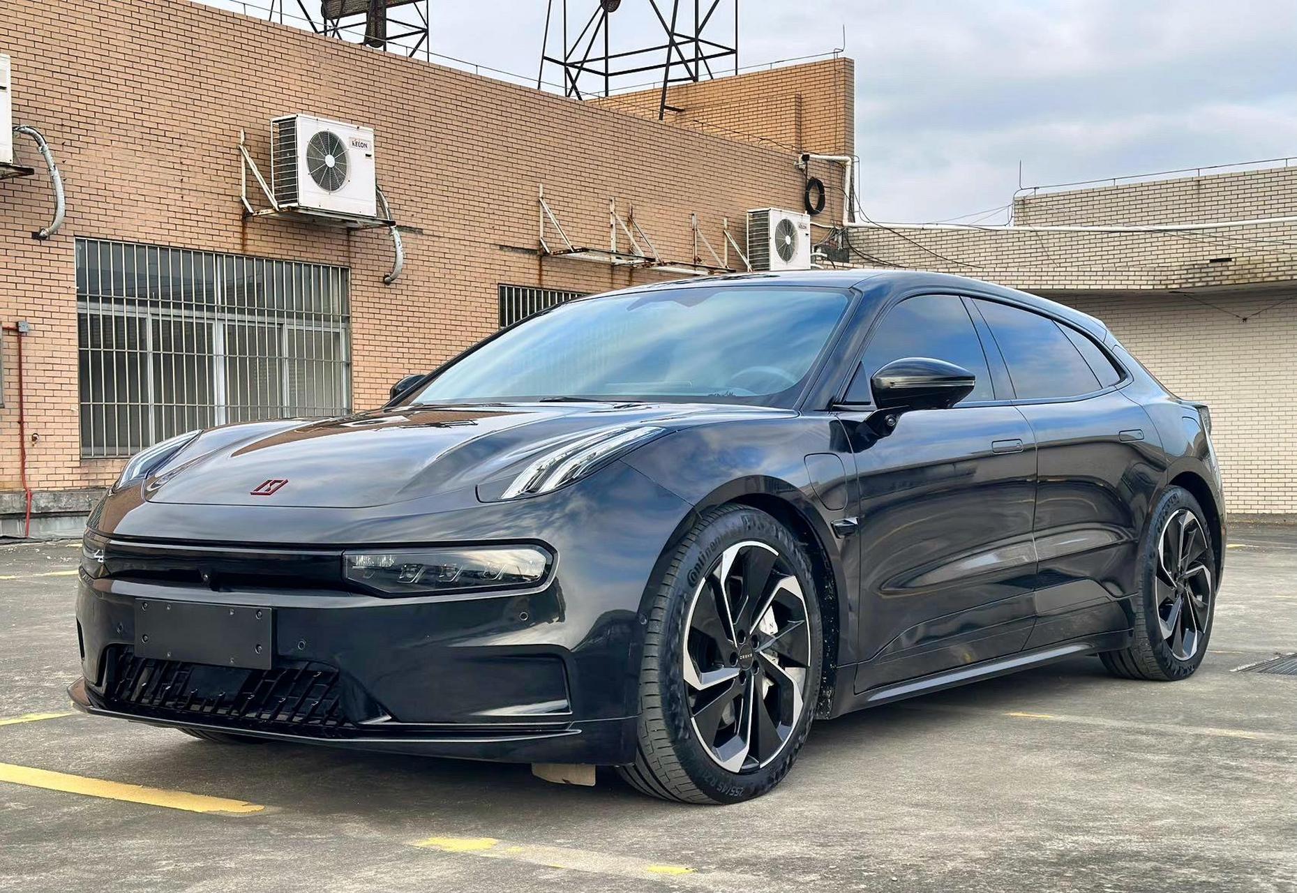 2023款极氪001 you版 100kwh 选配:ec天幕(10000) 防爆胎(3000)黑色车