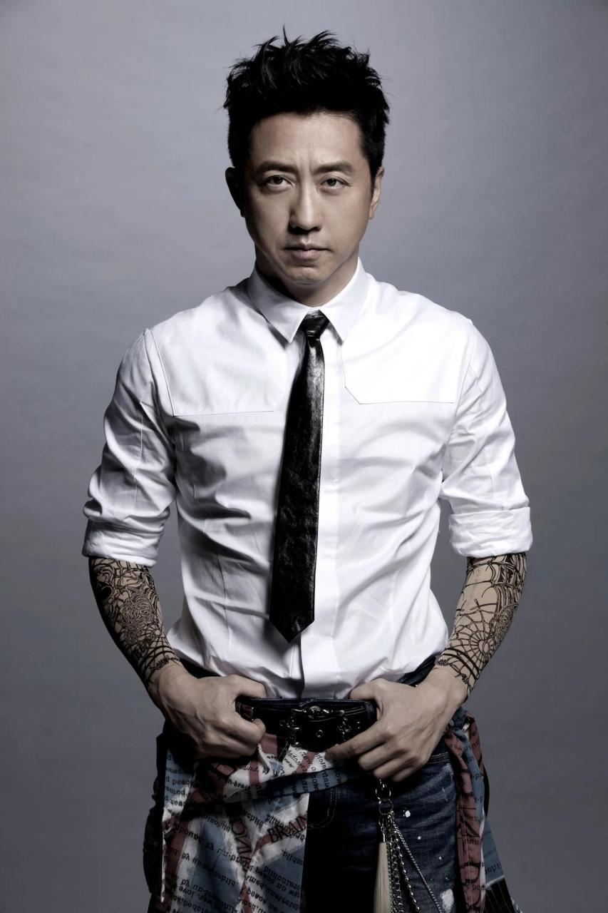 结果罗嘉良出来辟谣了,庾澄庆助理也火速出来辟谣了.