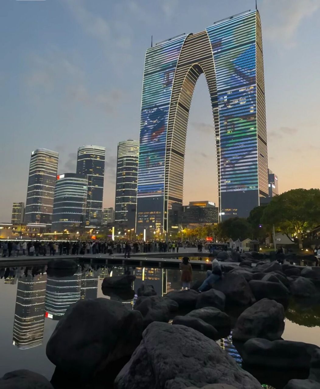 地标东方之门|苏州"大裤衩 "拍照 7715苏州东方之门,俗称秋裤楼