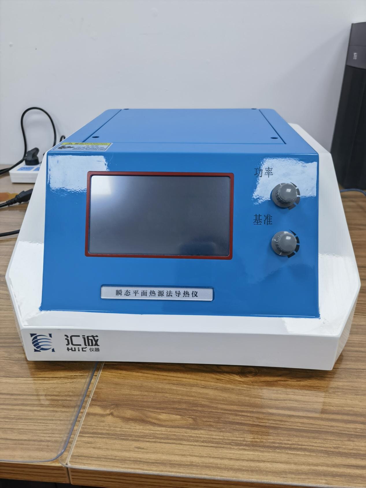 yy.vip易游-DRX-Ⅲ法导热系数测试仪采用瞬态法含交叉线法和平行线法主要测量固态和粉状材料在不同温度下导热系数、导温系数（热扩散系数）和比热容。