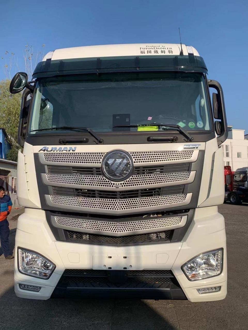 欧曼est单桥奶瓶牵引车,530马力,zf自动挡 zf液缓,双侧罐,可选加装