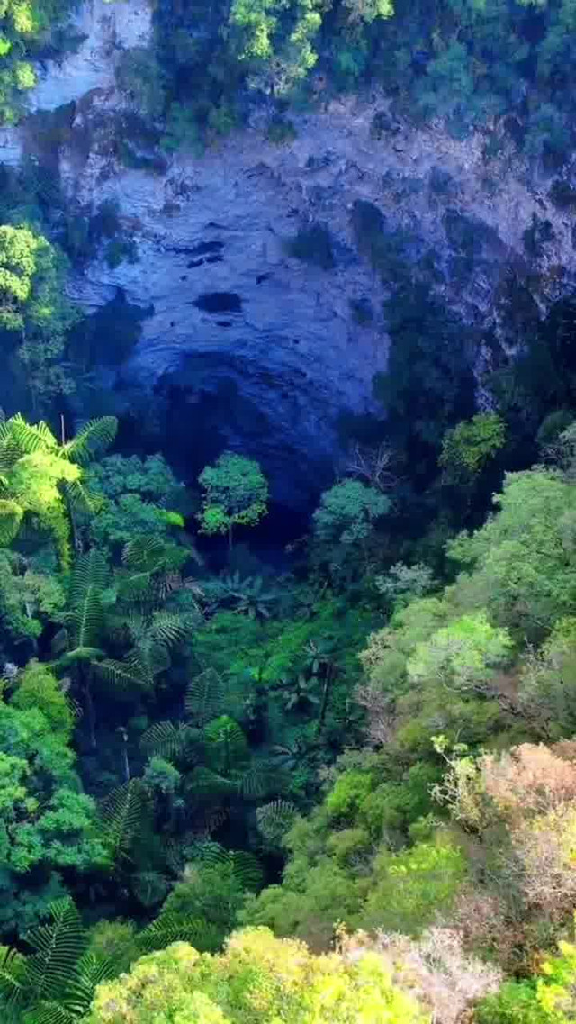 临沧天坑图片