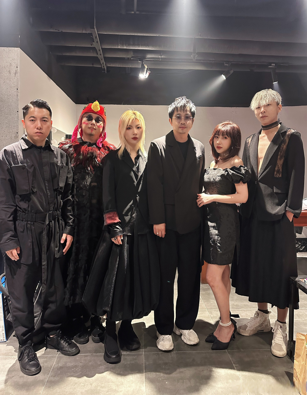 新年新衣裳,今天是酷酷的#南无乐队# ,希望你们都喜欢[嘻嘻]