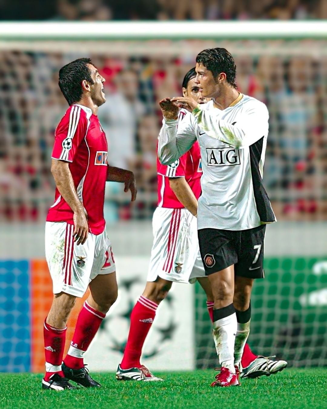 曼联大胜对手，连续取得关键胜利