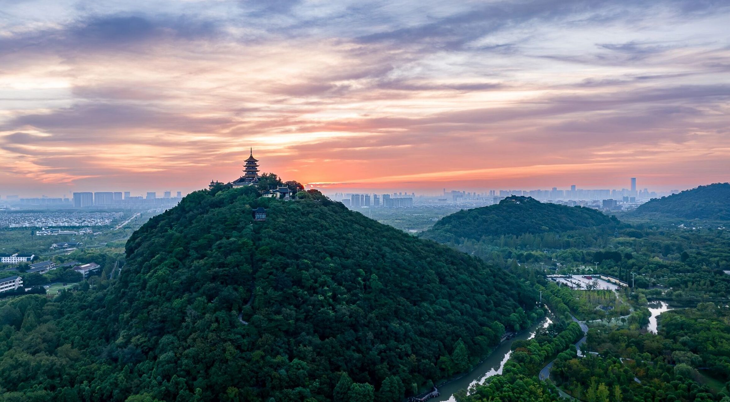 南通有个狼山 狼山风景名胜区,位于北纬31°55′ 12″~31°57′ 36