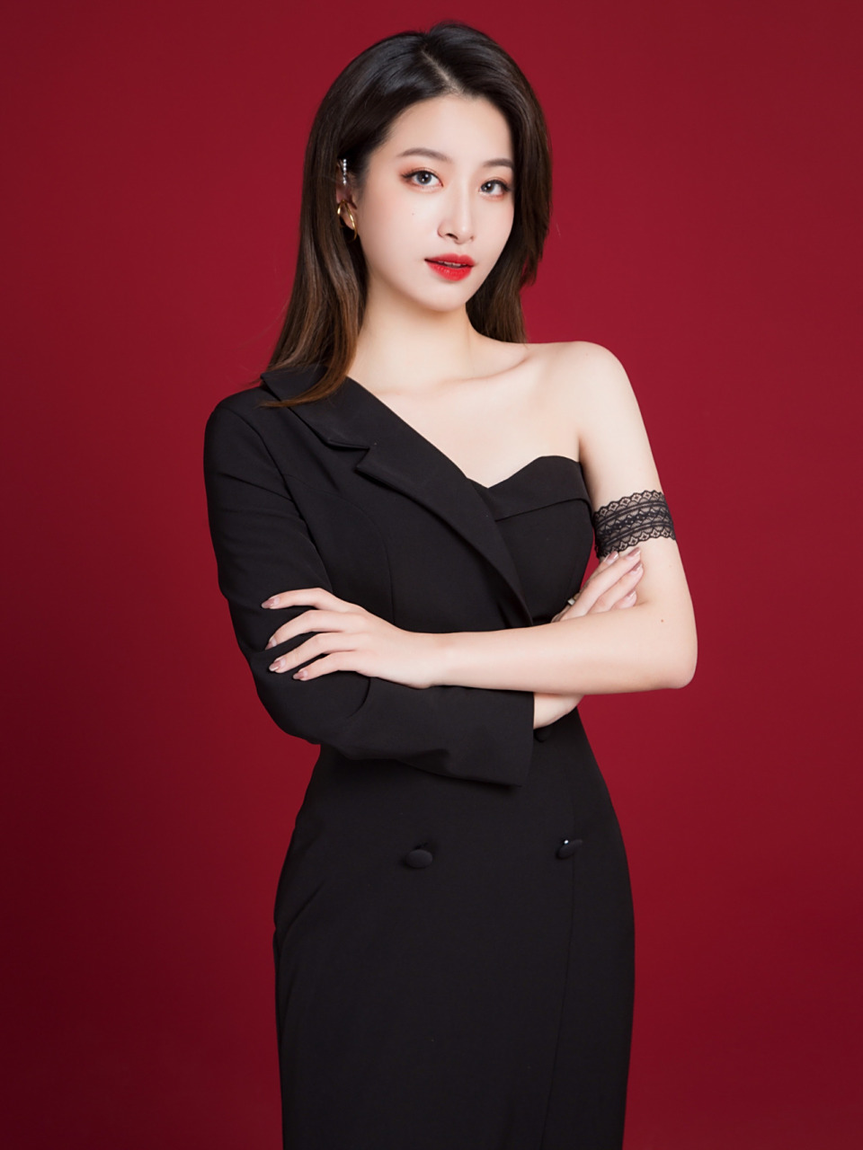 主持人资料&应届生简历 必备形象照妆容服装 作为应届毕业生,大家都