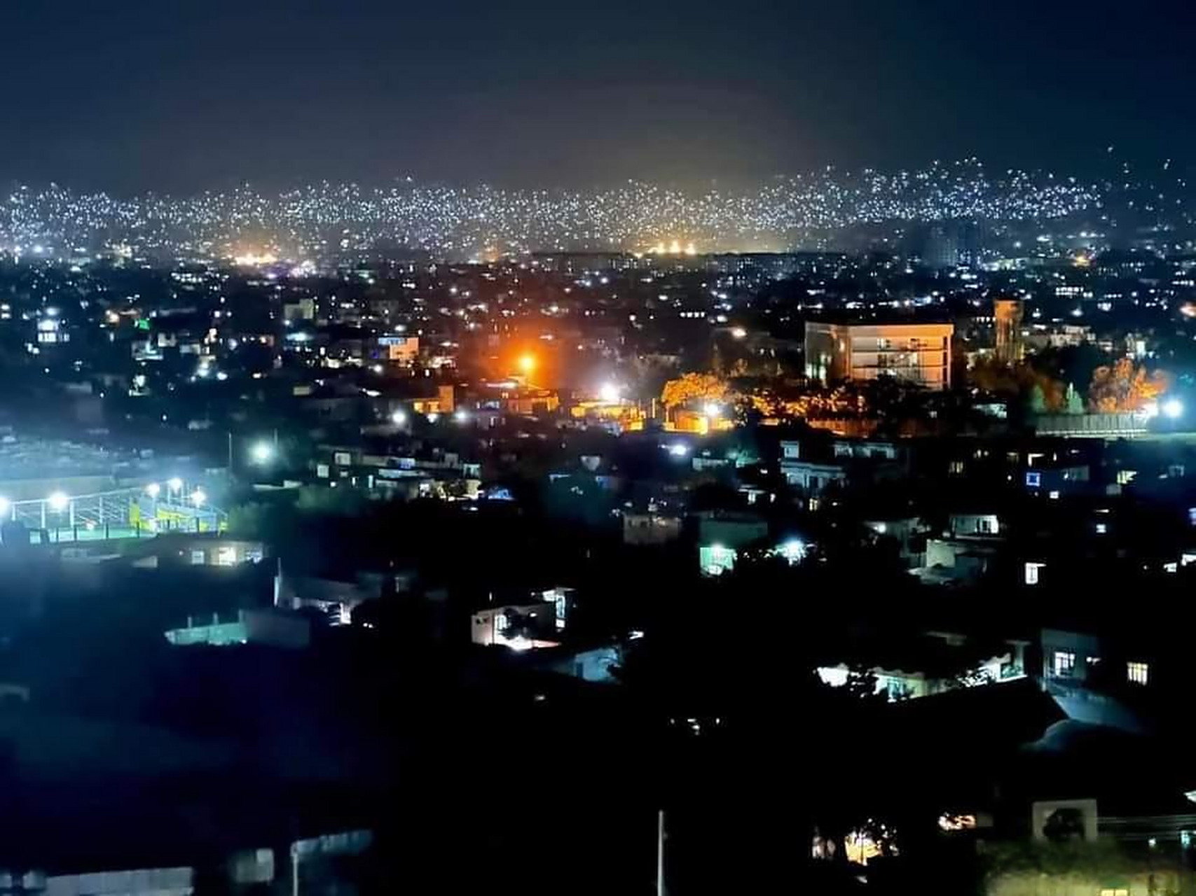 阿富汗首都喀布尔昨晚的夜景.
