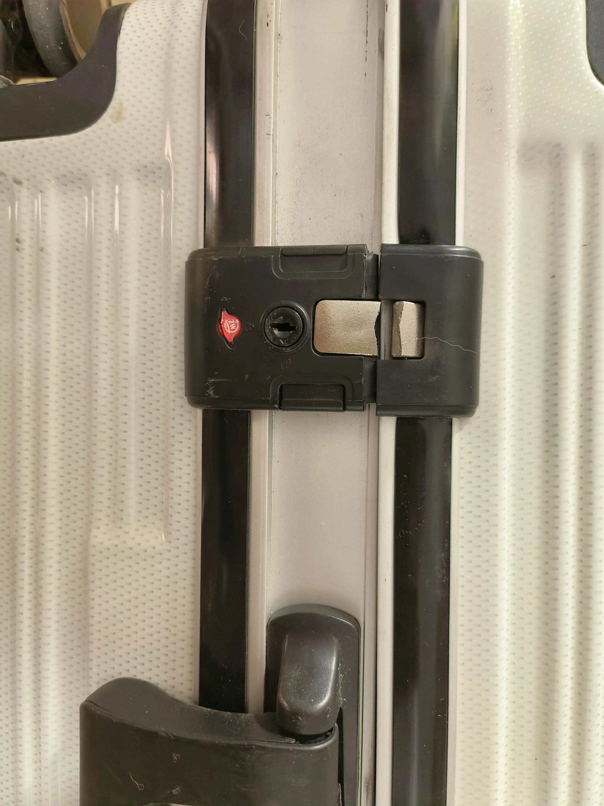 自己修行李箱锁扣,立省五十