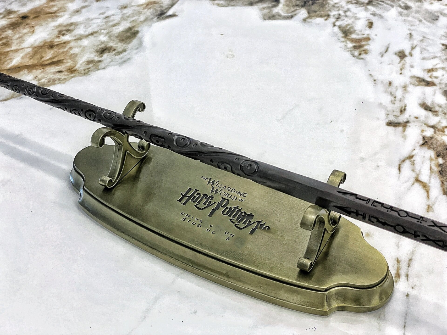 环球影城的互动魔杖—我入的是小天狼星款的,用来当摆件真的泰酷辣!