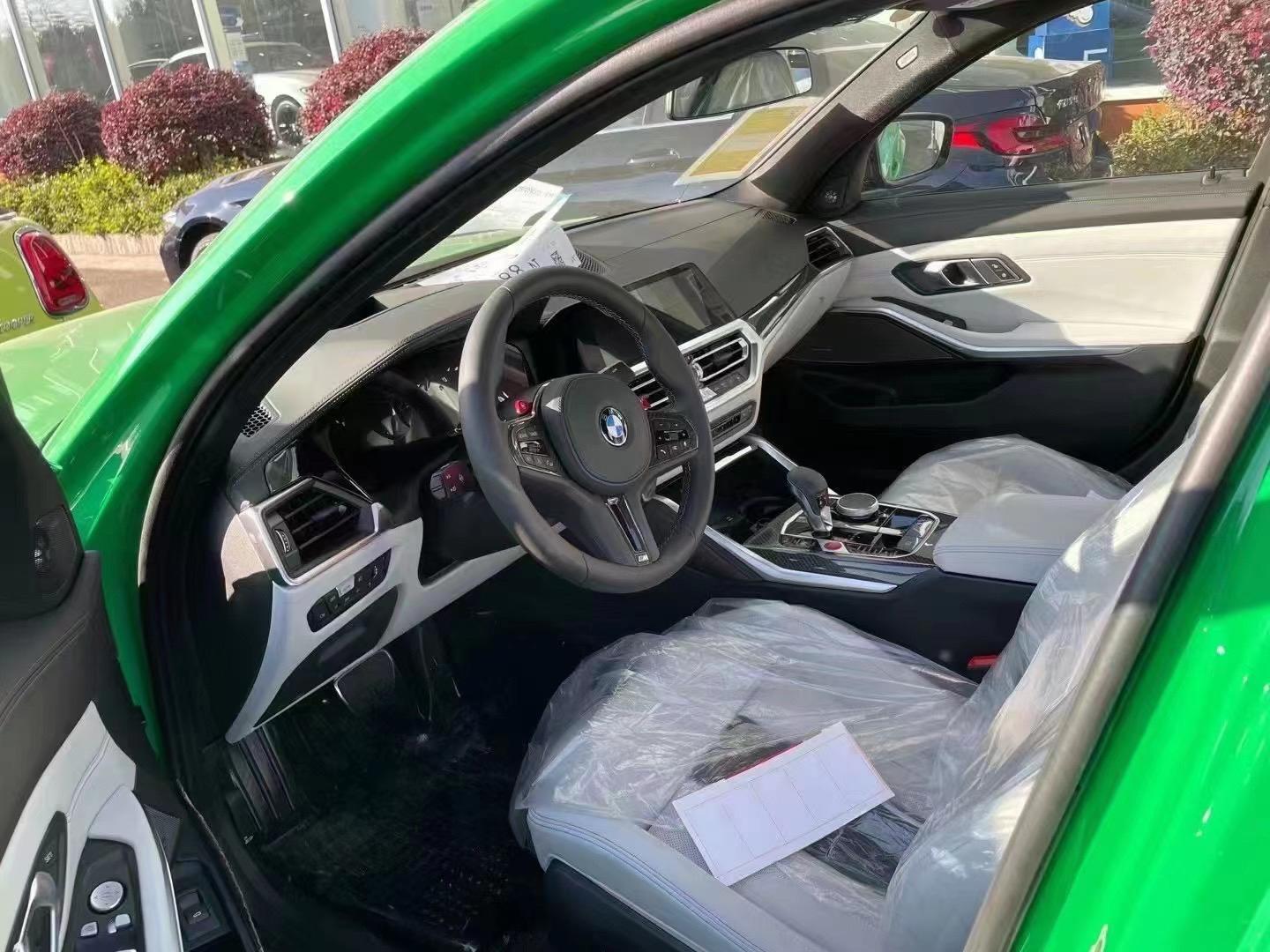 宝马m3 四驱 8999 荧光绿/银石白