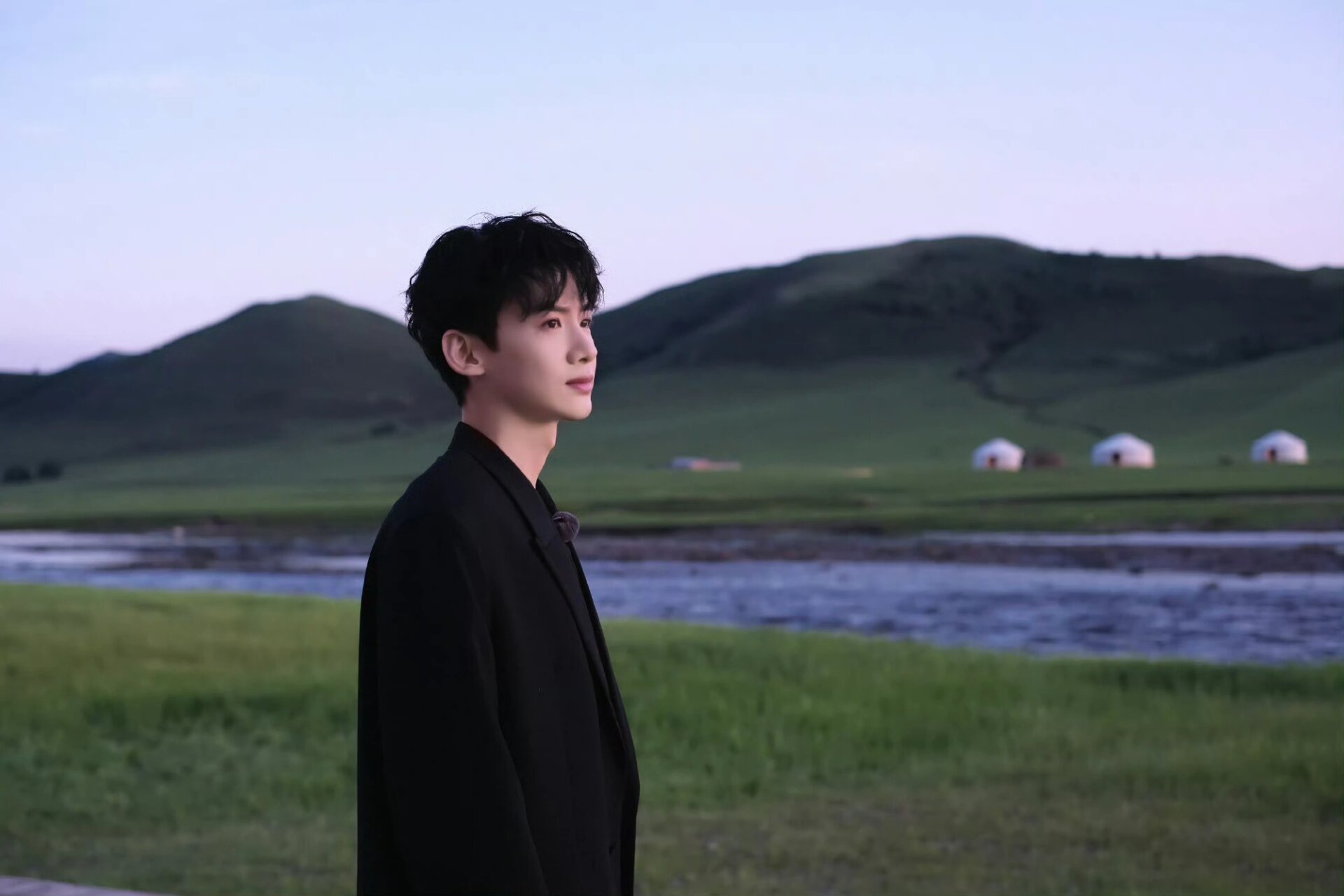 现在就出发 - 白敬亭 壁纸(电脑/手机 现在就出发  再里面小白尊嘟从