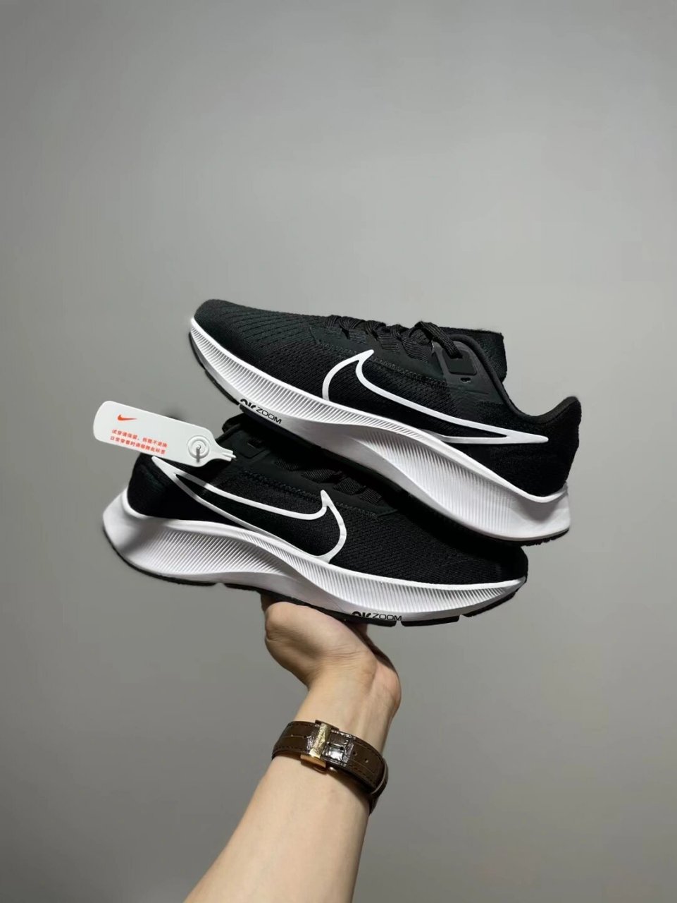 nike  耐克 zoom winflo 7经典登月 时尚 2张左右的飞马跑鞋 休闲颜值