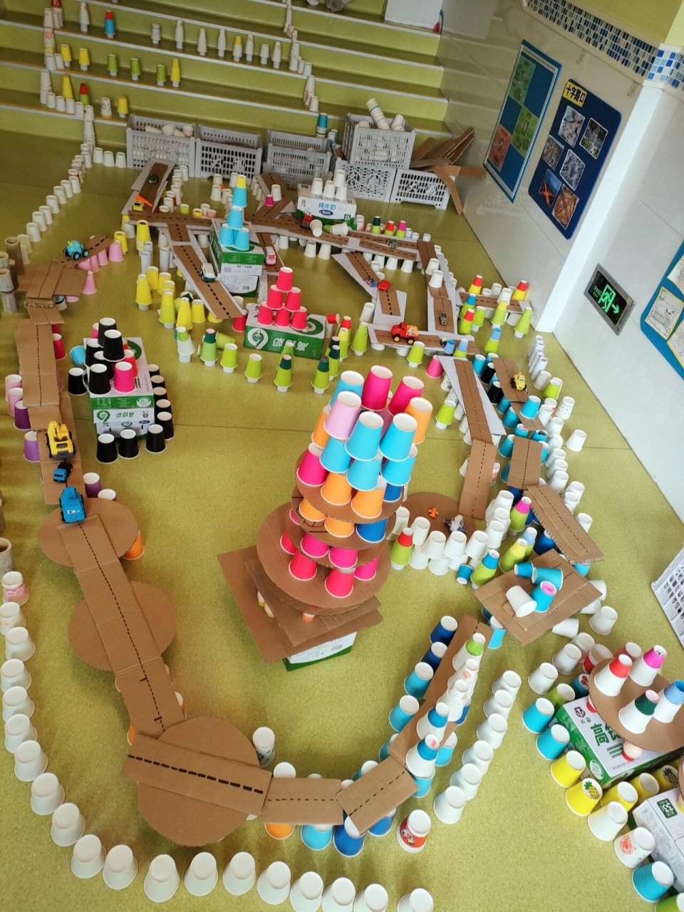幼儿园建构区,纸杯搭建