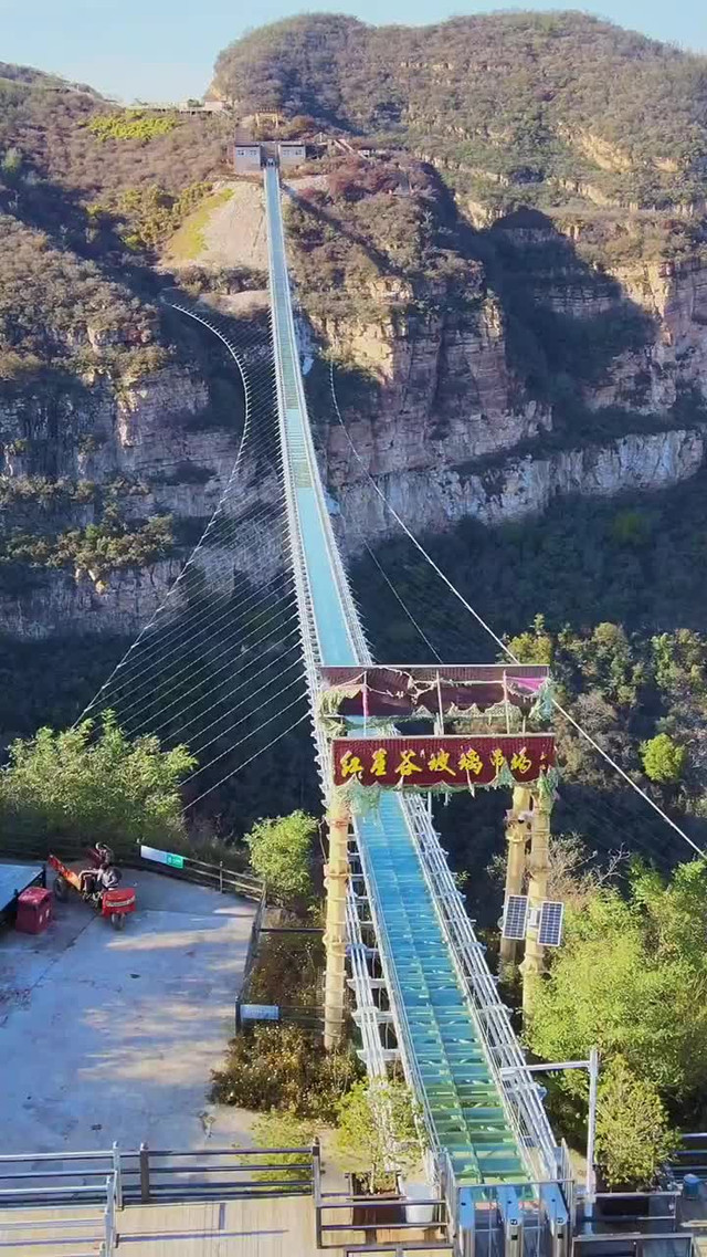 红崖谷玻璃栈道图片