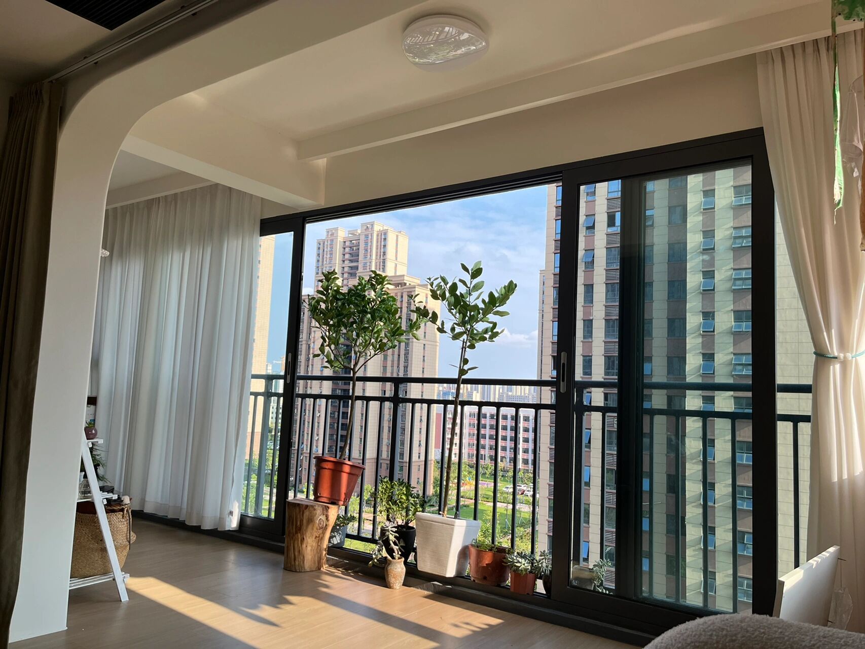 封阳台之重型推拉窗 房子还没下来时,就因为不想封阳台和老公一直意见