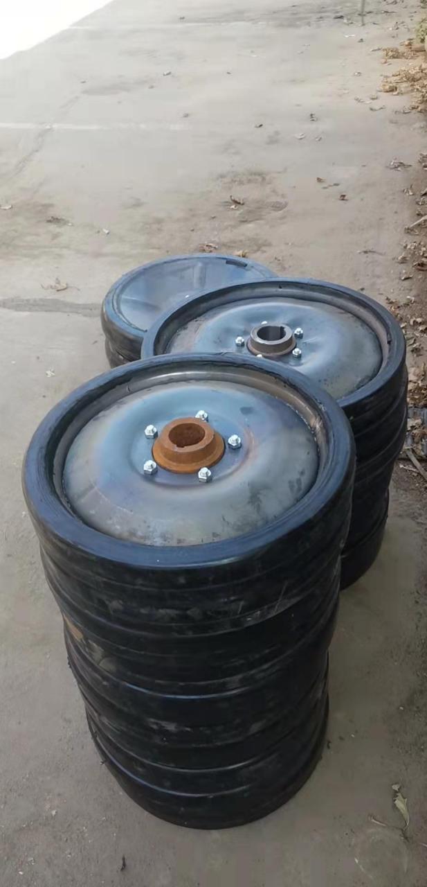 输送带橡胶压带轮 皮带机压带轮