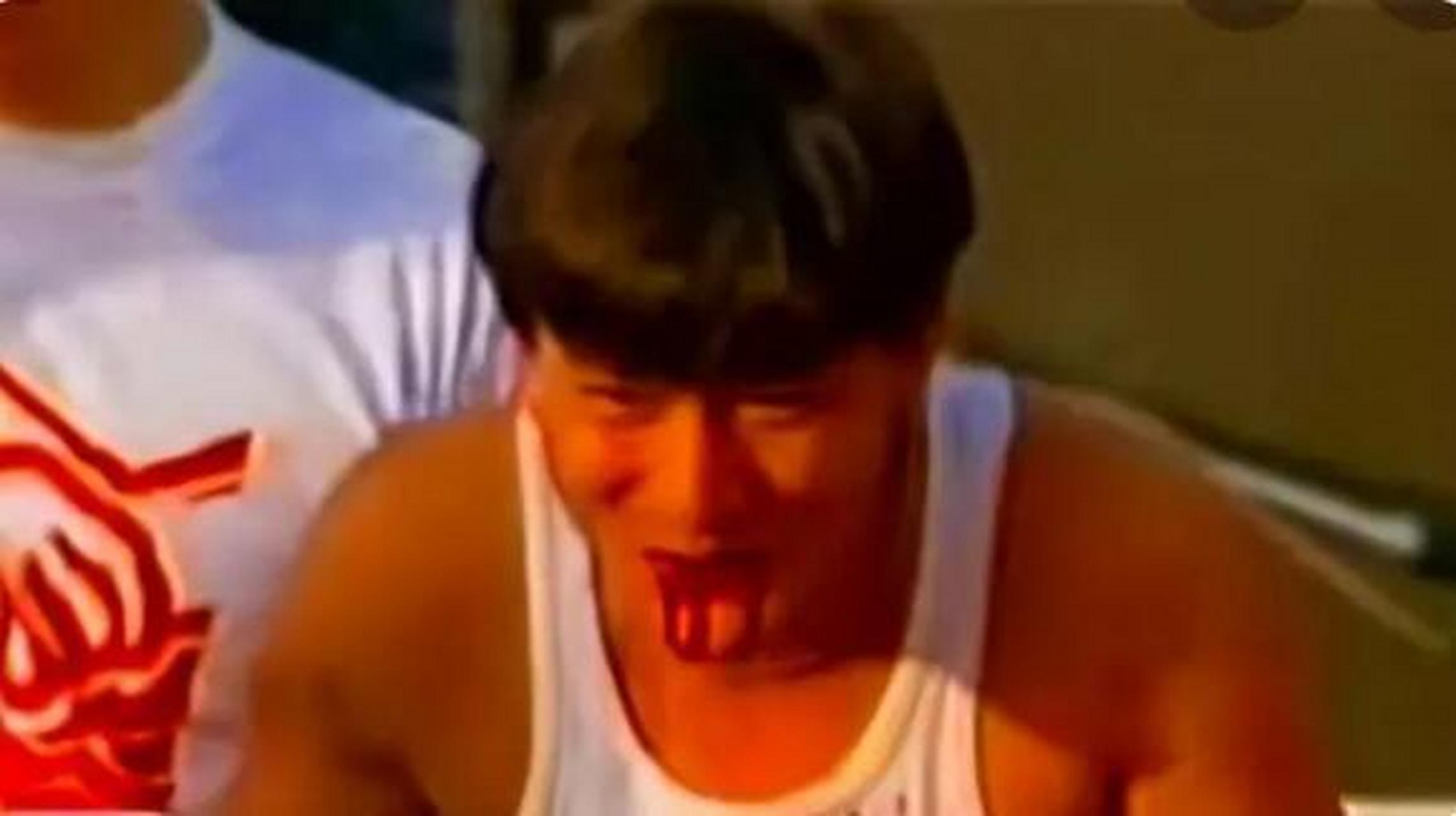 表演胸口碎大石吐血 1991年,刘德华当众表演胸口碎大石,锤子连砸4下后