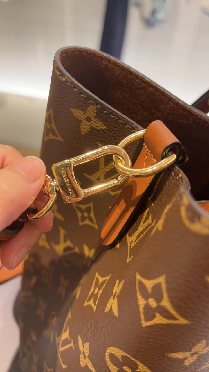 西班牙lv超划算 今天在马德里lv疯狂购物一下午～毕竟退税17%不买太