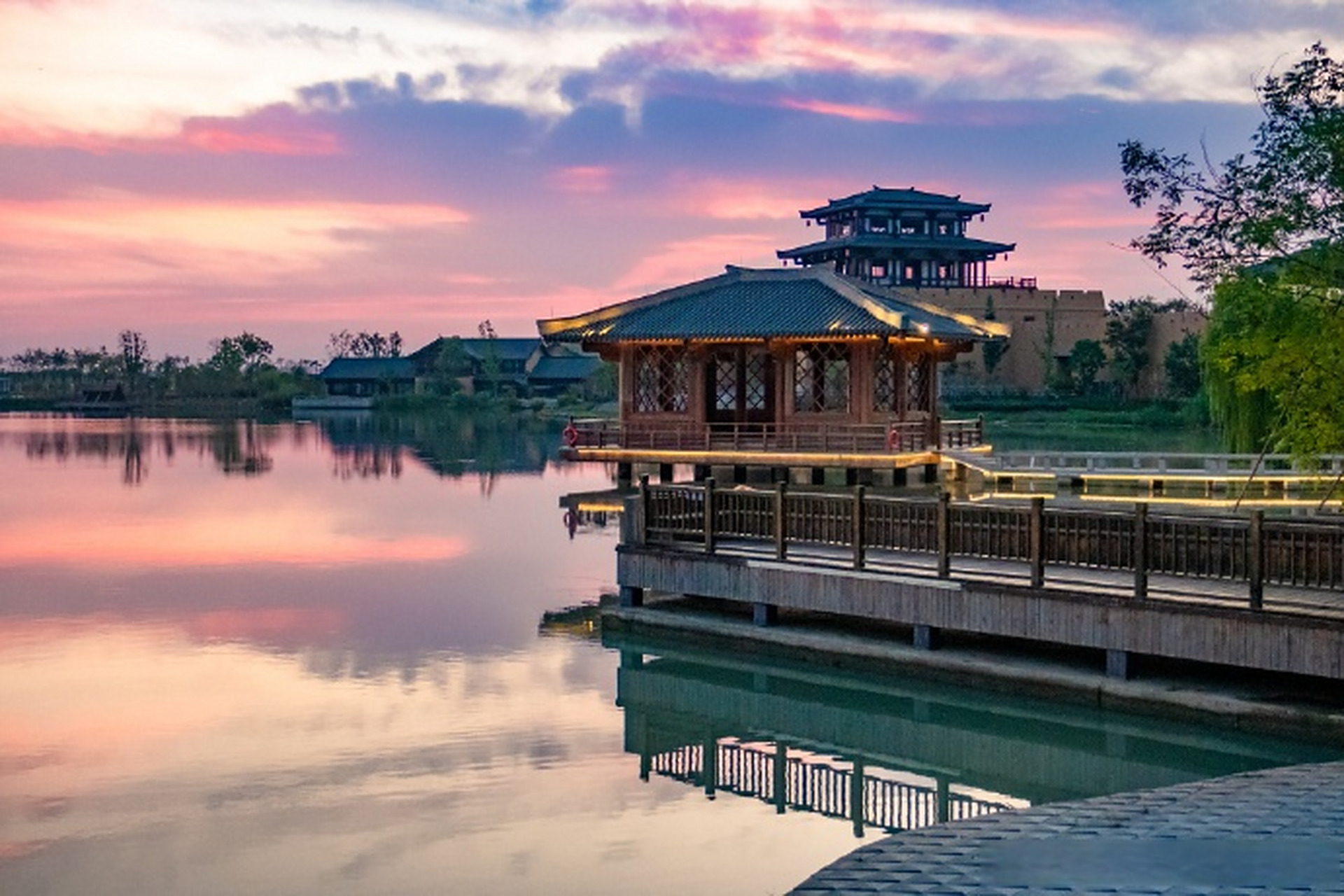 钟情湖北好玩一夏# 在沔阳小镇,送给你n种色彩的霞光满天.