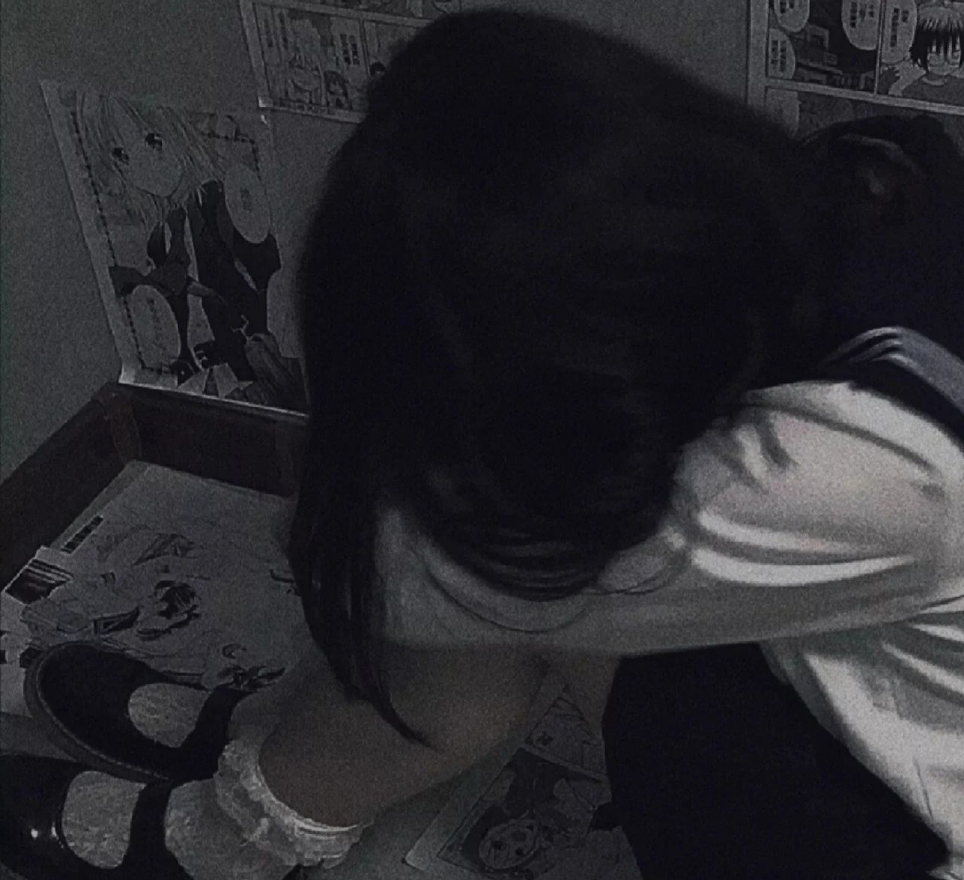 绝望伤心痛苦的女生头像第三期