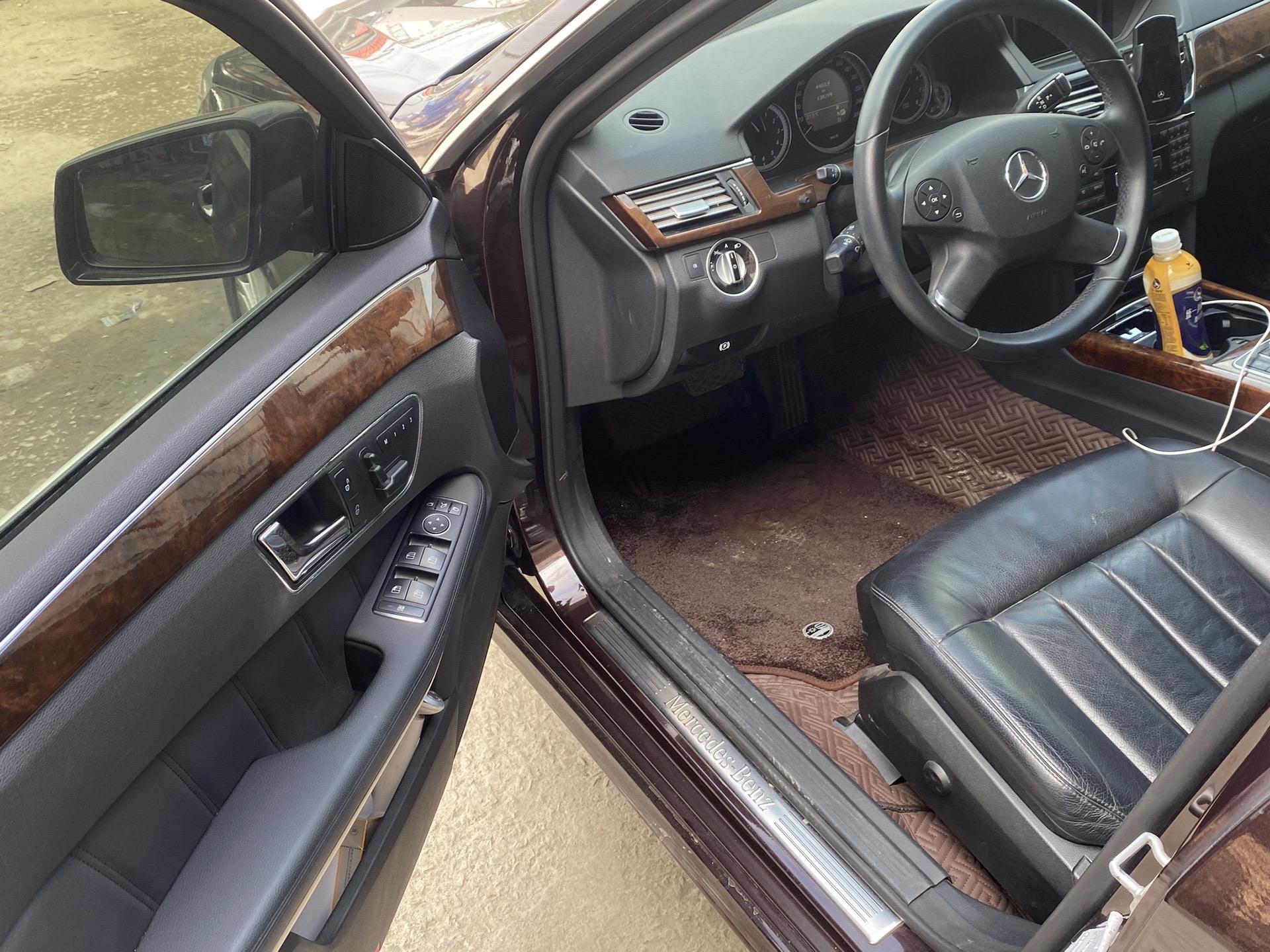 今年刚做的大保养,更 12年奔驰e300方向盘有几种奔驰e300老款内饰广州