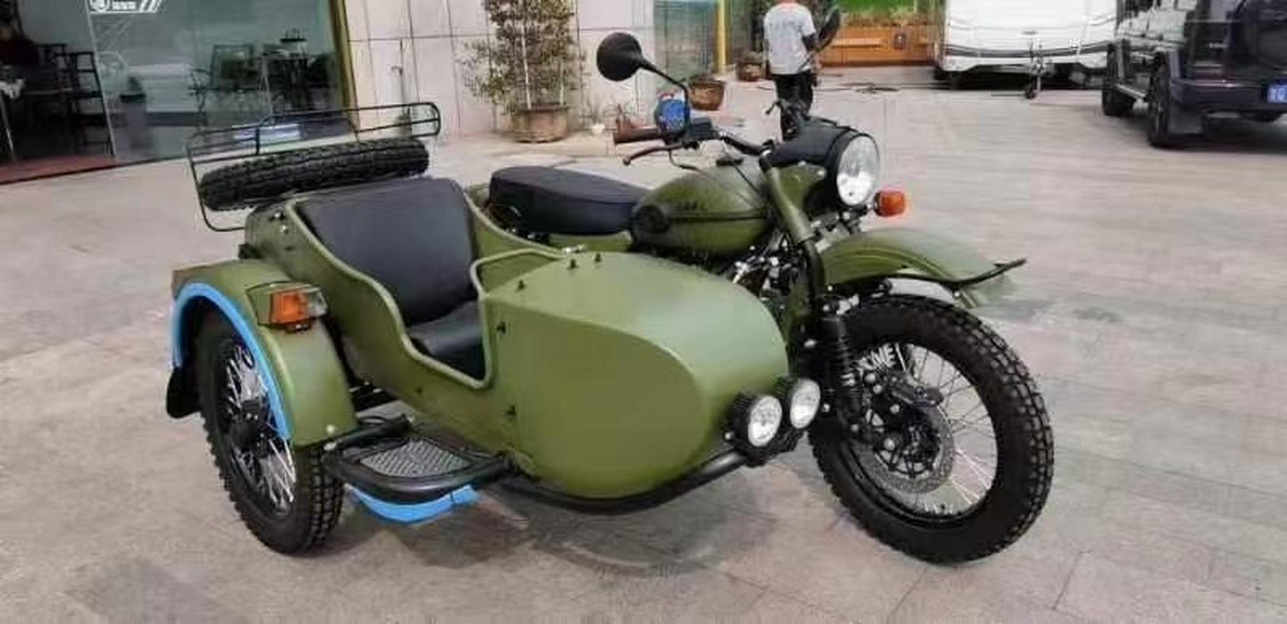 特价出:全新乌拉尔装甲兵挎子边三轮摩托车.
