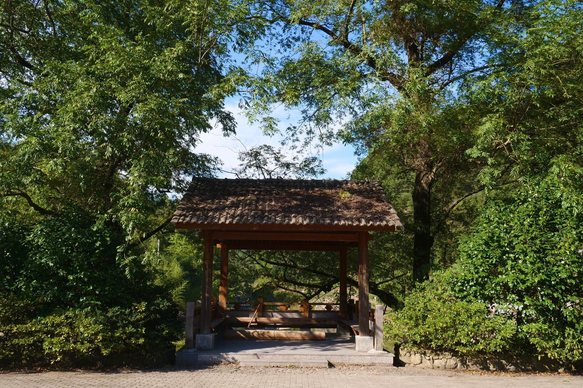 奉化大堰白粉壁村 寻找隐秘的古村落 白粉壁原为行政村,位于奉化区大