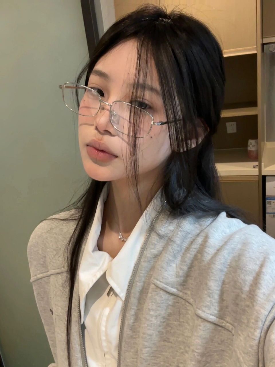 像长发t  斯文一下 感觉自己假发很多 每次造型都不一样