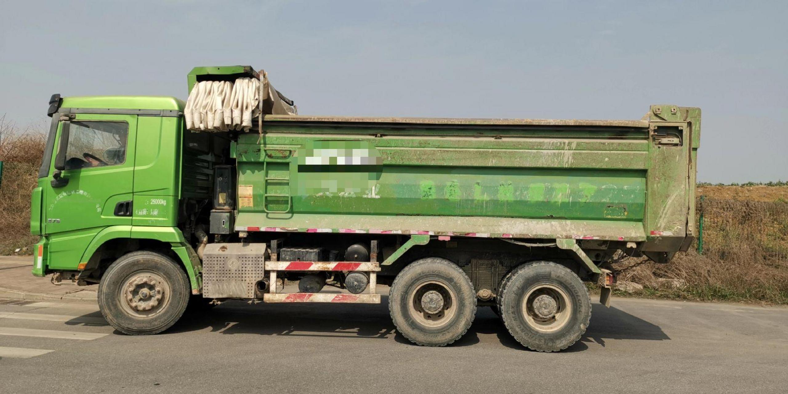 环保渣土车 18年6月国五德龙x3000,375 大箱5.6高1.5米