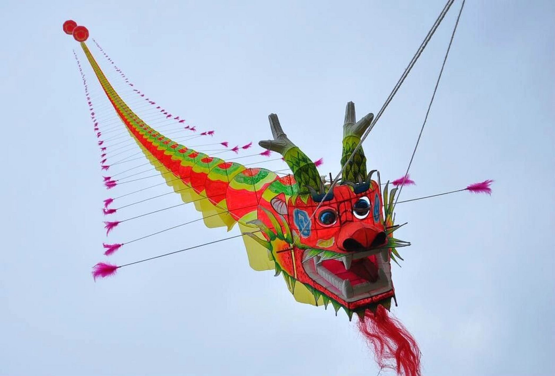 97别名 纸鸢,风鸢,纸鹞,鹞子 97历史 风筝由中国古代劳动人民发明