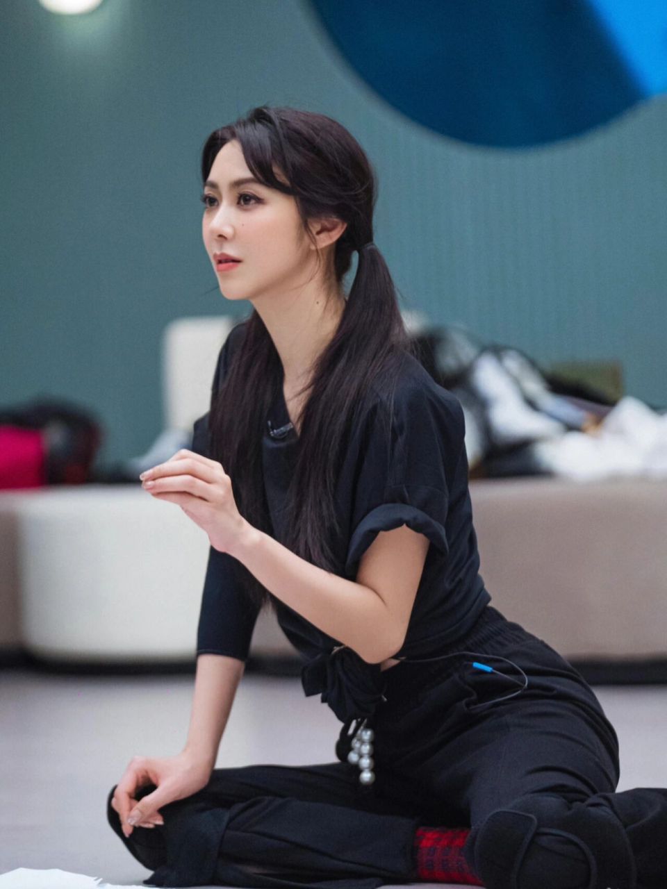 薛凯琪40岁的状态如少女 身上各种可爱单品～ 开衫|13de marzo 裤子|1