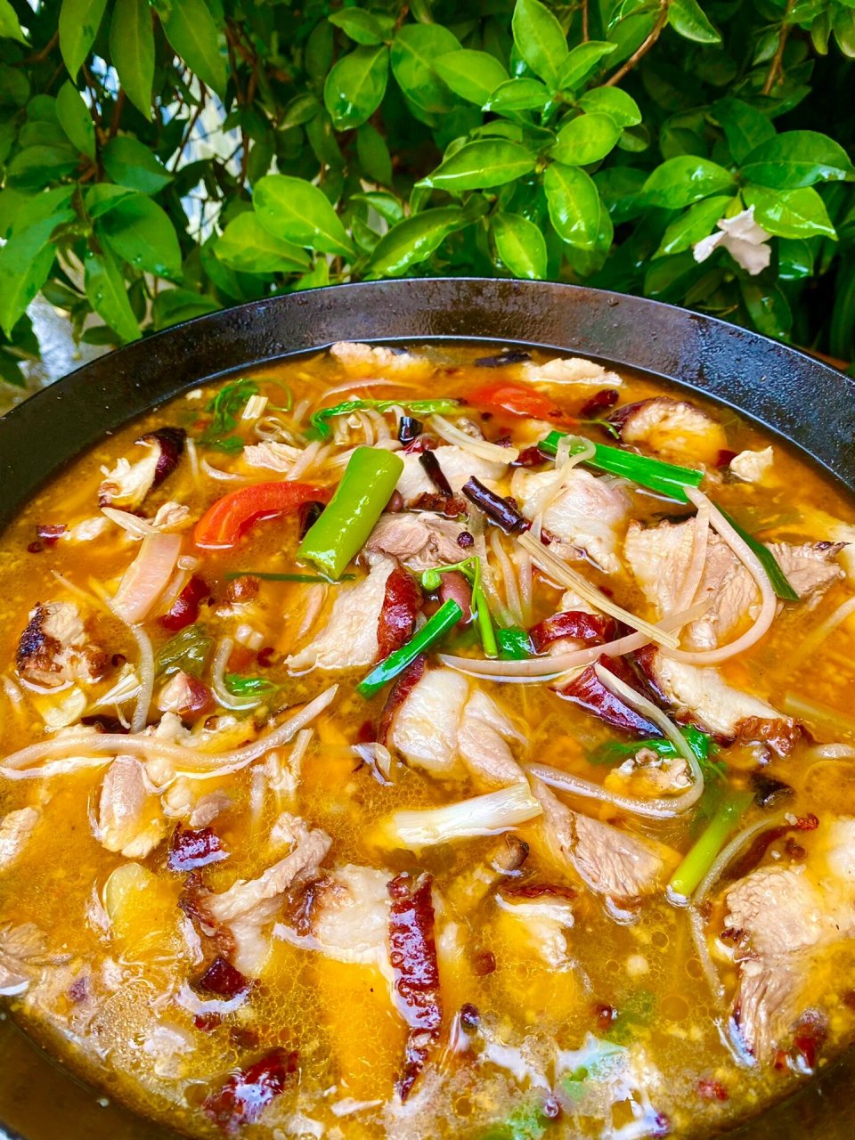 做100道云南菜025|富源酸菜猪脚 最近我们这边天天下大雨 就想到下雨