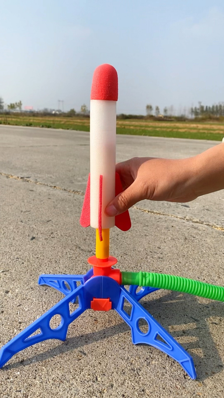 奇森玩具儿童脚踩冲天小火箭发射筒益智玩具户外男孩女孩脚踏式发光