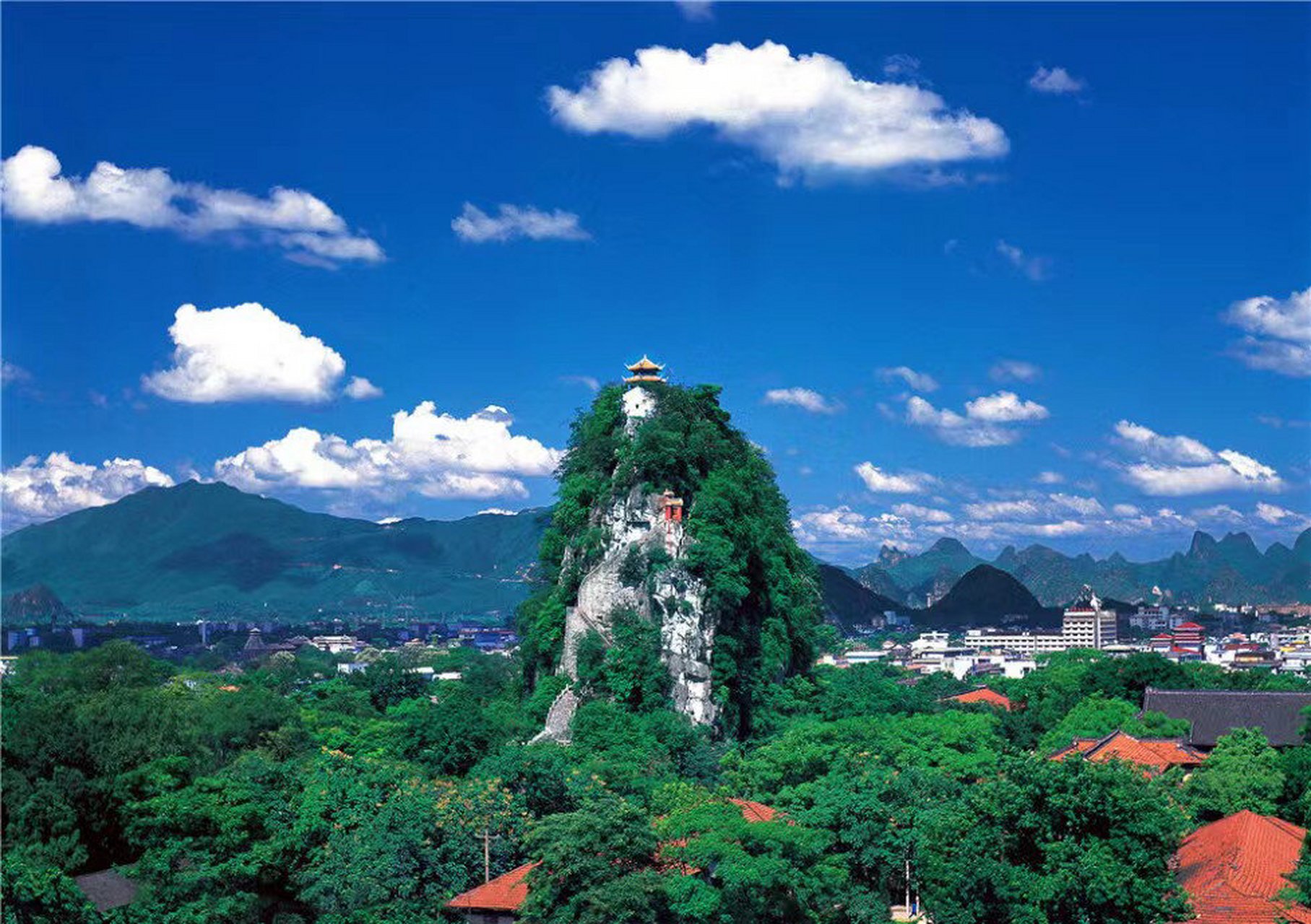 桂林市独秀峰-王城景区 桂林市独秀峰-王城景区,由独秀峰景区和靖江