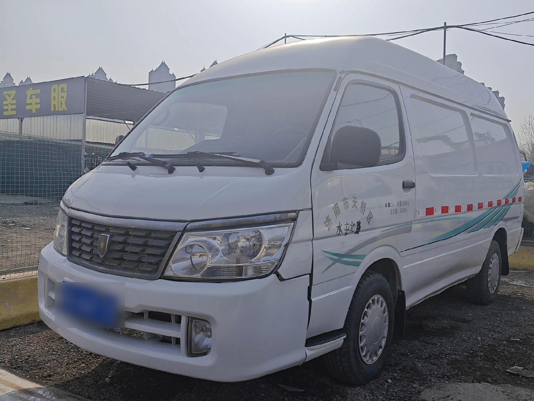 金杯高顶封箱大面包.15年2月上牌使用,车况精品,拉货方便,2.