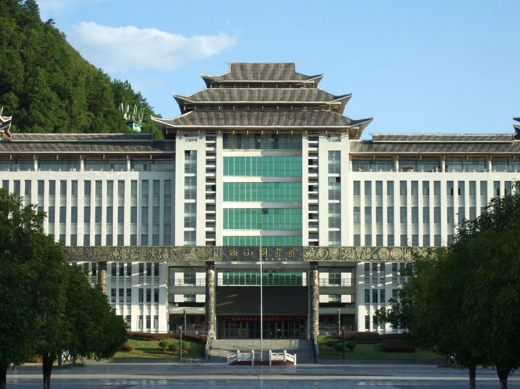 凱里學院校園風景 回寢室路上在校園裡走走停停,用ccd拍校園,陽光就是