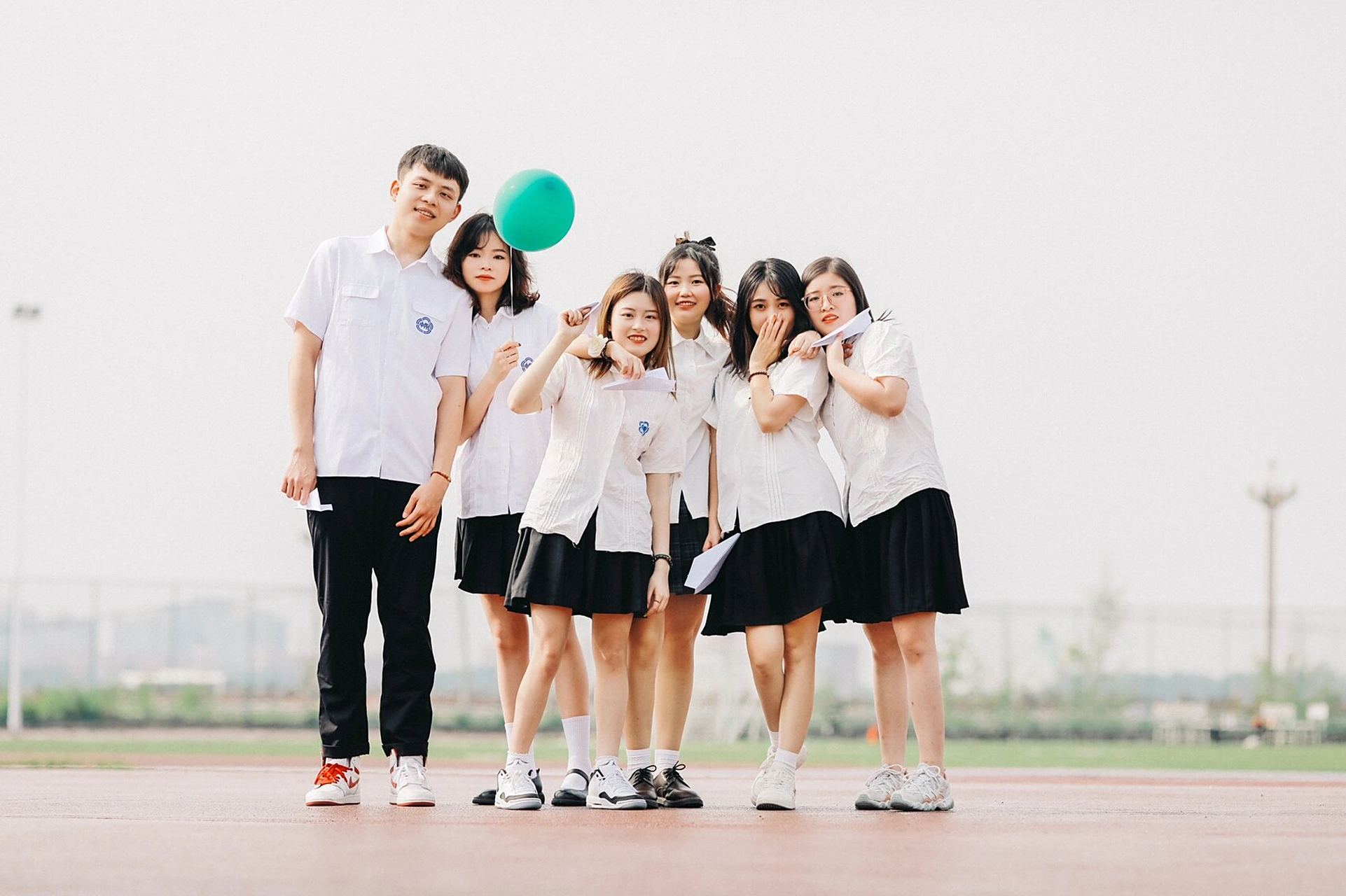 毕业照(6人)万能拍照姿势合集!