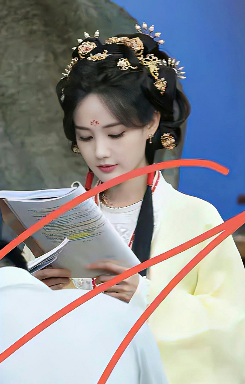 李一桐在《云秀行》中的造型是根据动漫《彩云国物语》中女主的造型