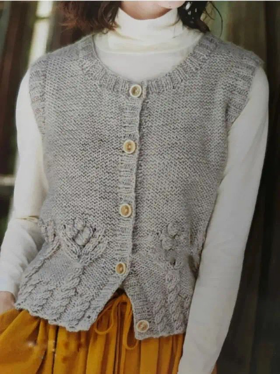 分享开衫小马甲背心图解 一款小马甲背心,下摆花样比较新颖独特,含苞