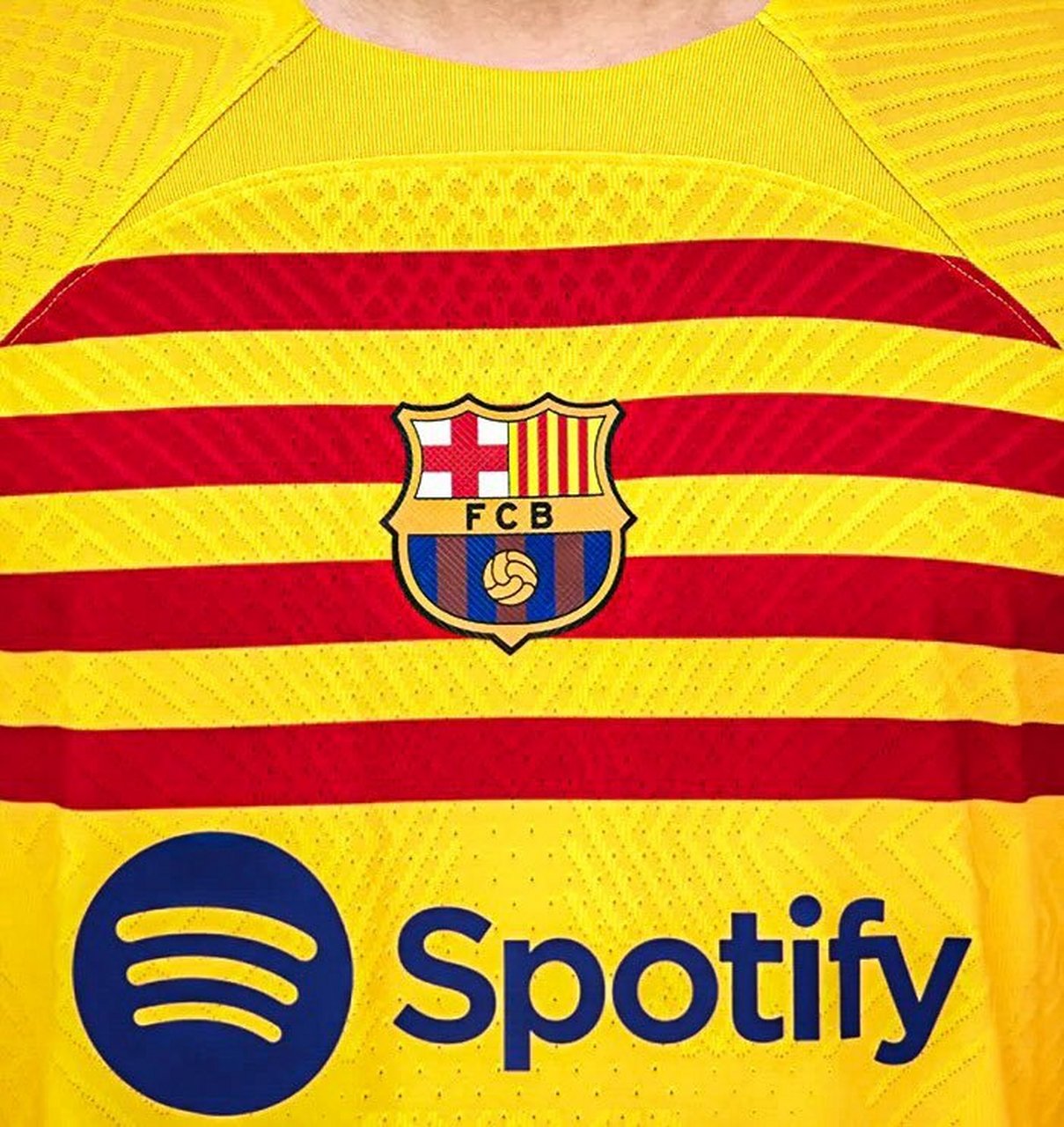 今晚巴萨将身穿黄色球衣.#欧冠联赛##至死不渝红蓝魂##巴萨