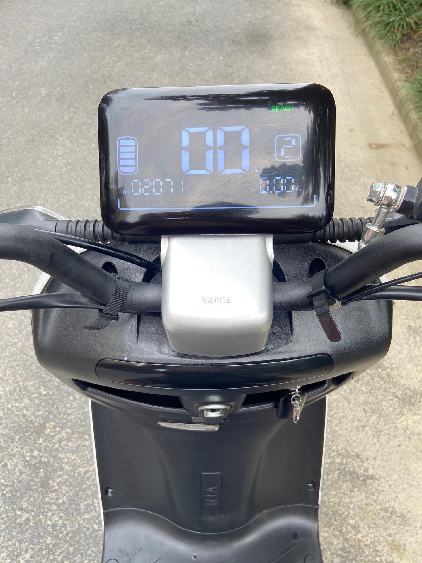 雅迪 g5 冠能版,72-23 石墨烯电池,续航七八十公里,2999 元,可置换