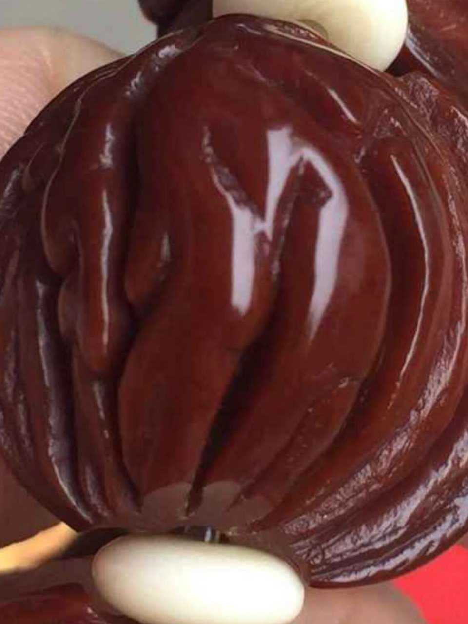 晶莹剔透的玉化桃核 龙纹桃核玩到最后的效果你手里有吗