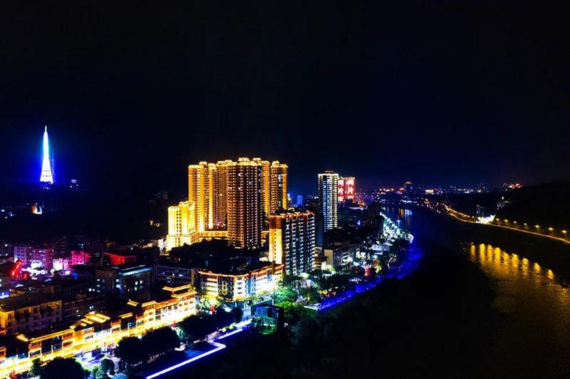 云南红河河口,夜景美如画.