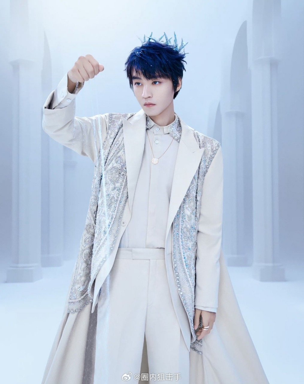 王俊凯今天蓝发#王俊凯无论颜值还是气质都很绝呀,一头蓝发也太帅啦