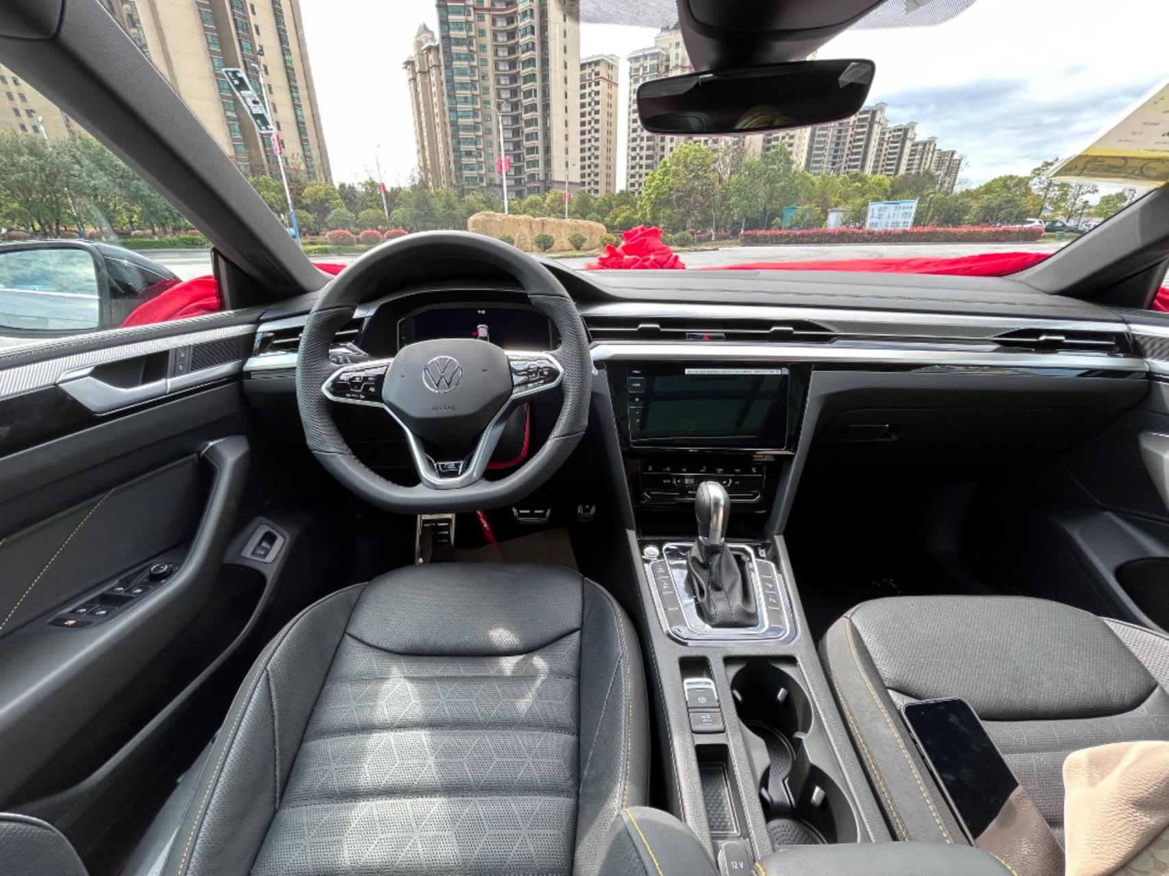 一汽大众cc2023款改款380tsi夺目版,动力十足,外观和内饰时尚,价格