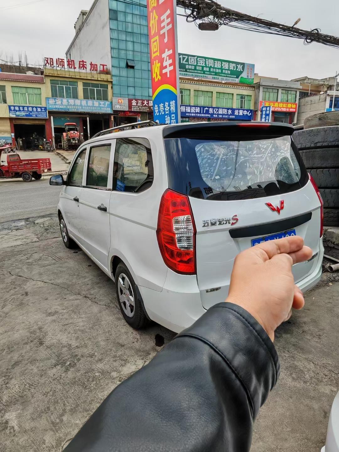 五菱宏光s,1.2标配